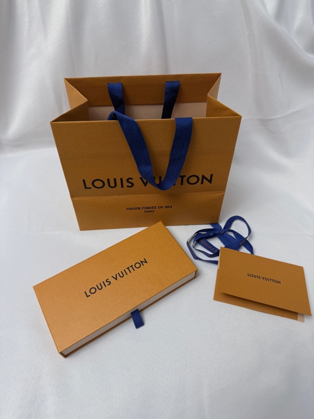Louis Vuitton Orange Gift Box and Bag with Blue Ribbon Accents - Picture 10 of 10
